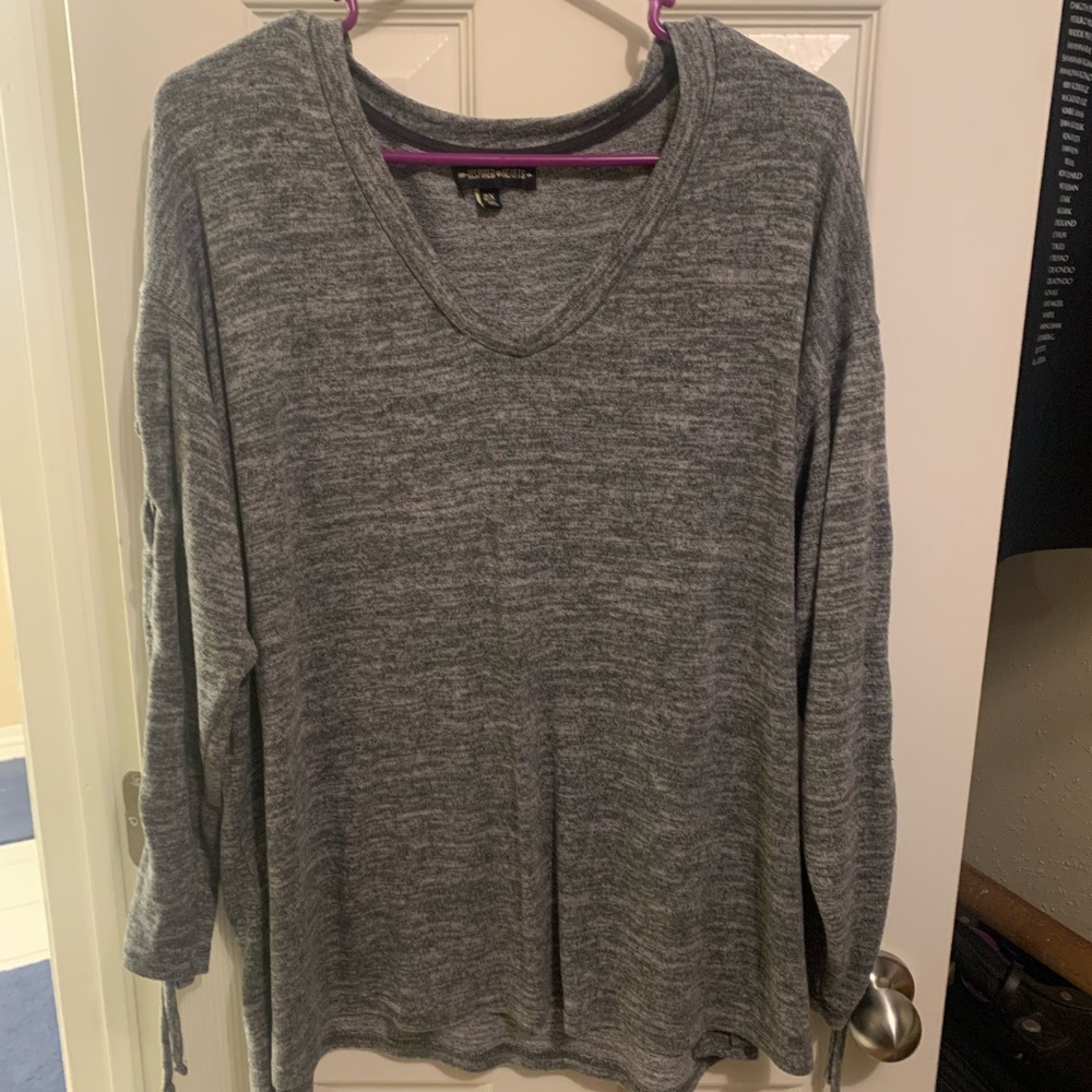 Long sleeve light weight top